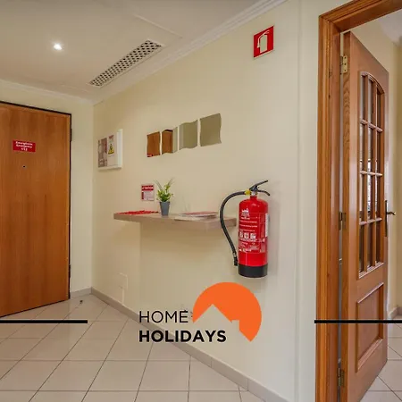 #269 T2 Bicos Flat R By Holidays Албуфейра